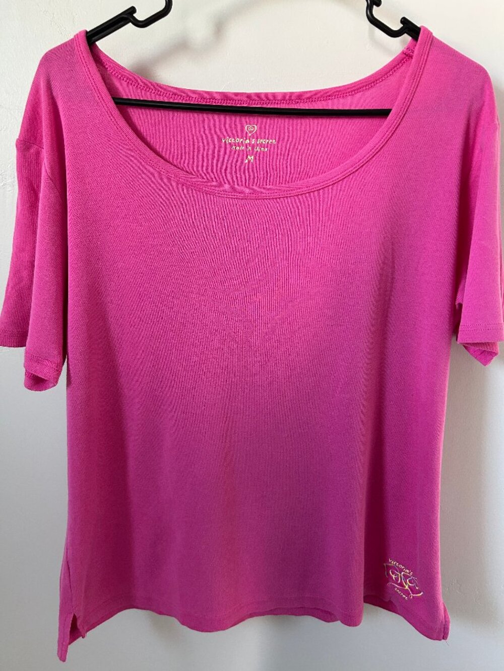 Victoria’s Secret Y2K Hot Pink Embroidered Logo Scoop Neck Tee M - Picture 2 of 4